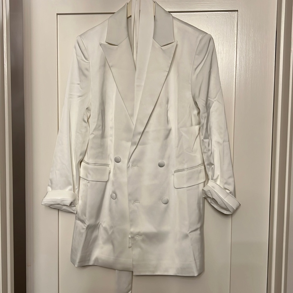 Kerrently Amazon Drop White Double Breasted Blazer Dress - Picture 2 of 3